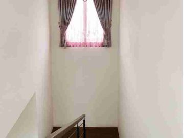 rumah mewah 2 lt di jalan utama perum green hills depan perumahan ada hotel el, lokasi di jalan kembar dekat arah batu, malang kota dan jalan tol. BU SEGERA