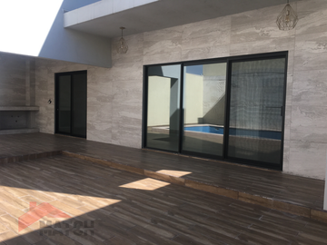 Casa en Renta con Alberca en Valle Real