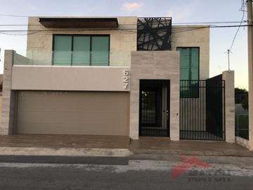 Casa en Renta con Alberca en Valle Real