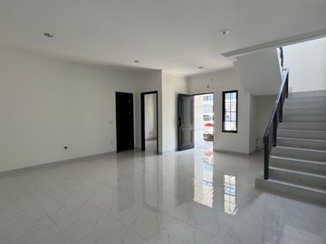 Cluster Villa Pasir Putih 8x15 120m2 3KT Semi Furnish PIK 2 Pantai Indah Kapuk 2
