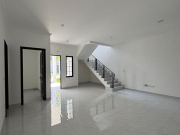 Cluster Villa Pasir Putih 8x15 120m2 3KT Semi Furnish PIK 2 Pantai Indah Kapuk 2