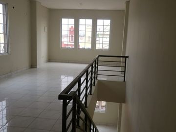Disewakan Ruko di North Solvang Square, Gading Serpong, Tangerang