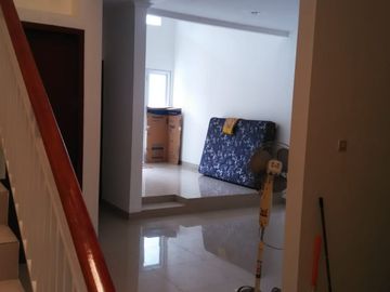 Rumah Duren Sawit 2 Lantai Akses Jalan 1 Mobil
