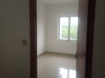 Rumah Duren Sawit 2 Lantai Akses Jalan 1 Mobil