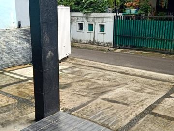 Rumah Duren Sawit 2 Lantai Akses Jalan 1 Mobil