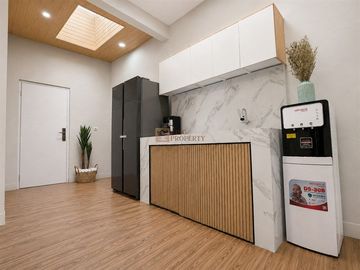 Bu Banget! Dijual Rumah Baru Renovasi90m2 Bonus Furniture Rp200 Juta, Dekat BSD & Serpong, Tangerang