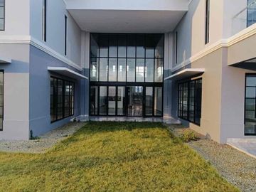 Villa Mewah di Bukit Tertinggi Panbil Residence Batam  Sea View & City View⁠
