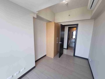 3 Bedroom Rent to Own Condoin Uptown BGC 10% Downpayment to Move In Get 25% DISCOUNT For Cash Payment