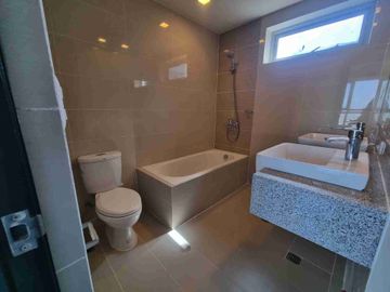 3 Bedroom Rent to Own Condoin Uptown BGC 10% Downpayment to Move In Get 25% DISCOUNT For Cash Payment
