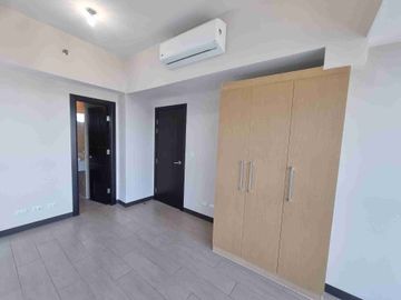 3 Bedroom Rent to Own Condoin Uptown BGC 10% Downpayment to Move In Get 25% DISCOUNT For Cash Payment