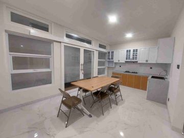 Disewakan Rumah Mewah Full Furnish Delatinos Bsd City Serpong Tangerang