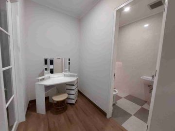Disewakan Rumah Mewah Full Furnish Delatinos Bsd City Serpong Tangerang