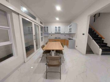 Disewakan Rumah Mewah Full Furnish Delatinos Bsd City Serpong Tangerang