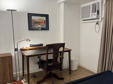 Sleek Semi-Furnished 36sqm Studio High-Floor Unit at High Street South - Verve Residences Tower 1, BGC, Taguig City