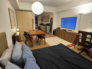 Sleek Semi-Furnished 36sqm Studio High-Floor Unit at High Street South - Verve Residences Tower 1, BGC, Taguig City