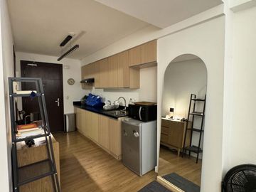 Sleek Semi-Furnished 36sqm Studio High-Floor Unit at High Street South - Verve Residences Tower 1, BGC, Taguig City