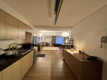 Sleek Semi-Furnished 36sqm Studio High-Floor Unit at High Street South - Verve Residences Tower 1, BGC, Taguig City