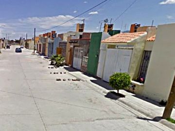 CASA EN VENTA-COL.SANTA MONICA-S.L.P