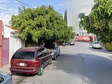 CASA EN VENTA-COL.SANTA MONICA-S.L.P