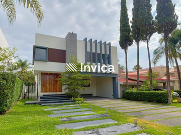 Residencia de lujo a estrenar en Valle Real ¡Entrega Inmediata!.