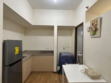 FOR RENT: Spacious 2BR with Huge Balcony at Palm Beach Villas, Pasay (Near MOA)