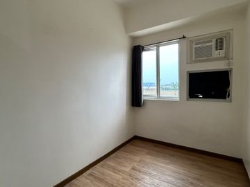 FOR RENT: Spacious 2BR with Huge Balcony at Palm Beach Villas, Pasay (Near MOA)