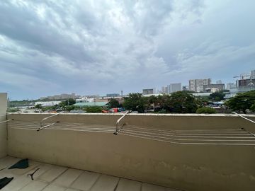 FOR RENT: Spacious 2BR with Huge Balcony at Palm Beach Villas, Pasay (Near MOA)