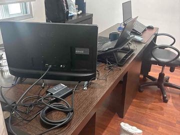 de renta oficina amoblada o vacía 90 m2 con 2 baños 2 estacionamientos guardias generador