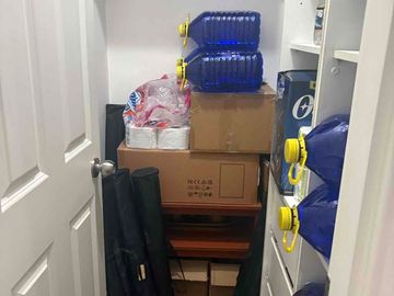 de renta oficina amoblada o vacía 90 m2 con 2 baños 2 estacionamientos guardias generador