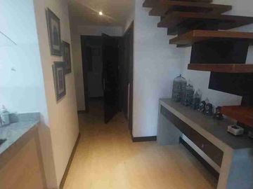 Renta suite loft amoblada de lujo, hay piscina gimnasio sauna turco, sector La Carolina Av. República de El Salvador, Quito