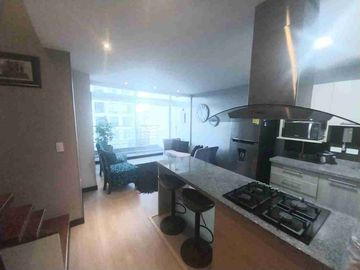 Renta suite loft amoblada de lujo, hay piscina gimnasio sauna turco, sector La Carolina Av. República de El Salvador, Quito