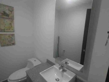 Renta suite loft amoblada de lujo, hay piscina gimnasio sauna turco, sector La Carolina Av. República de El Salvador, Quito