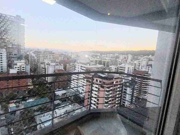 Renta suite loft amoblada de lujo, hay piscina gimnasio sauna turco, sector La Carolina Av. República de El Salvador, Quito