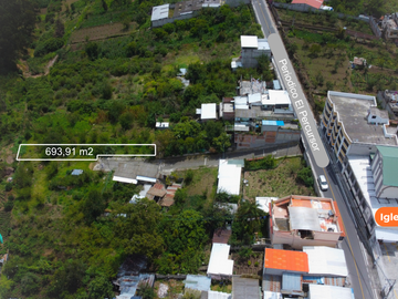 Terreno de Venta en Pinllo, Ambato: 693 m² de Privacidad y Potencial en la Calle El Precursor
