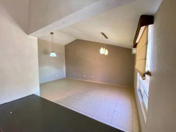 VDEPARTAMENTO EN RENTA A UNOS PASOS DE LOS ARCOS, SOBRE BERNARDO QUINTANA, QRO