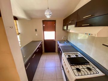 VDEPARTAMENTO EN RENTA A UNOS PASOS DE LOS ARCOS, SOBRE BERNARDO QUINTANA, QRO