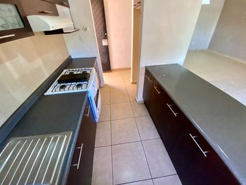 VDEPARTAMENTO EN RENTA A UNOS PASOS DE LOS ARCOS, SOBRE BERNARDO QUINTANA, QRO