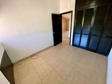 VDEPARTAMENTO EN RENTA A UNOS PASOS DE LOS ARCOS, SOBRE BERNARDO QUINTANA, QRO