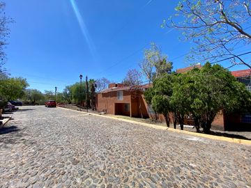 VDEPARTAMENTO EN RENTA A UNOS PASOS DE LOS ARCOS, SOBRE BERNARDO QUINTANA, QRO