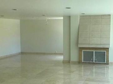 SIERRA GORDA RENTA CASA CON JARDIN Y VIGILANCIA