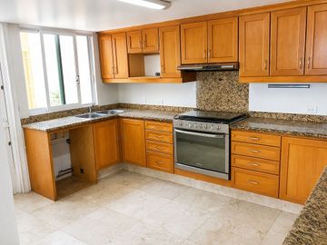 SIERRA GORDA RENTA CASA CON JARDIN Y VIGILANCIA