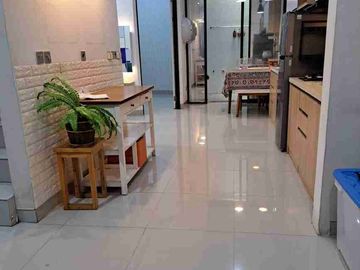 DIJUAL – Rumah 2 Lantai Full Furnished Depan Taman Dekat Park Serpong 🏠🌳✨