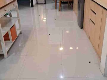 DIJUAL – Rumah 2 Lantai Full Furnished Depan Taman Dekat Park Serpong 🏠🌳✨