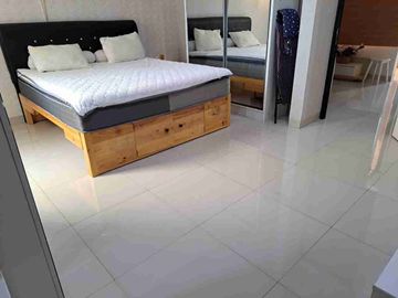 DIJUAL – Rumah 2 Lantai Full Furnished Depan Taman Dekat Park Serpong 🏠🌳✨