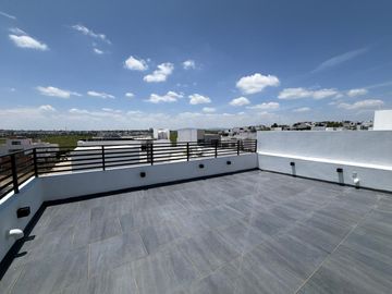 Casa en Esquina con 5 Recámaras y Jardín en Valle Imperial | $32,000