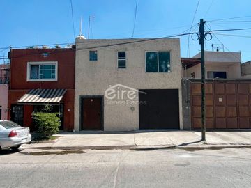 Bodega en venta en Medrano, Guadalajara | 412.59 m²
