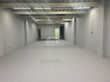 Bodega en venta en Medrano, Guadalajara | 412.59 m²