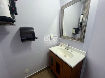 Bodega en venta en Medrano, Guadalajara | 412.59 m²