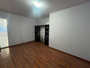 Bodega en venta en Medrano, Guadalajara | 412.59 m²
