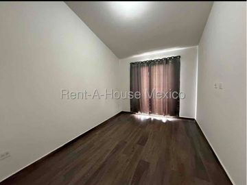CASA EN RENTA EN ZAKIA CON HABITACIÓN EN PB